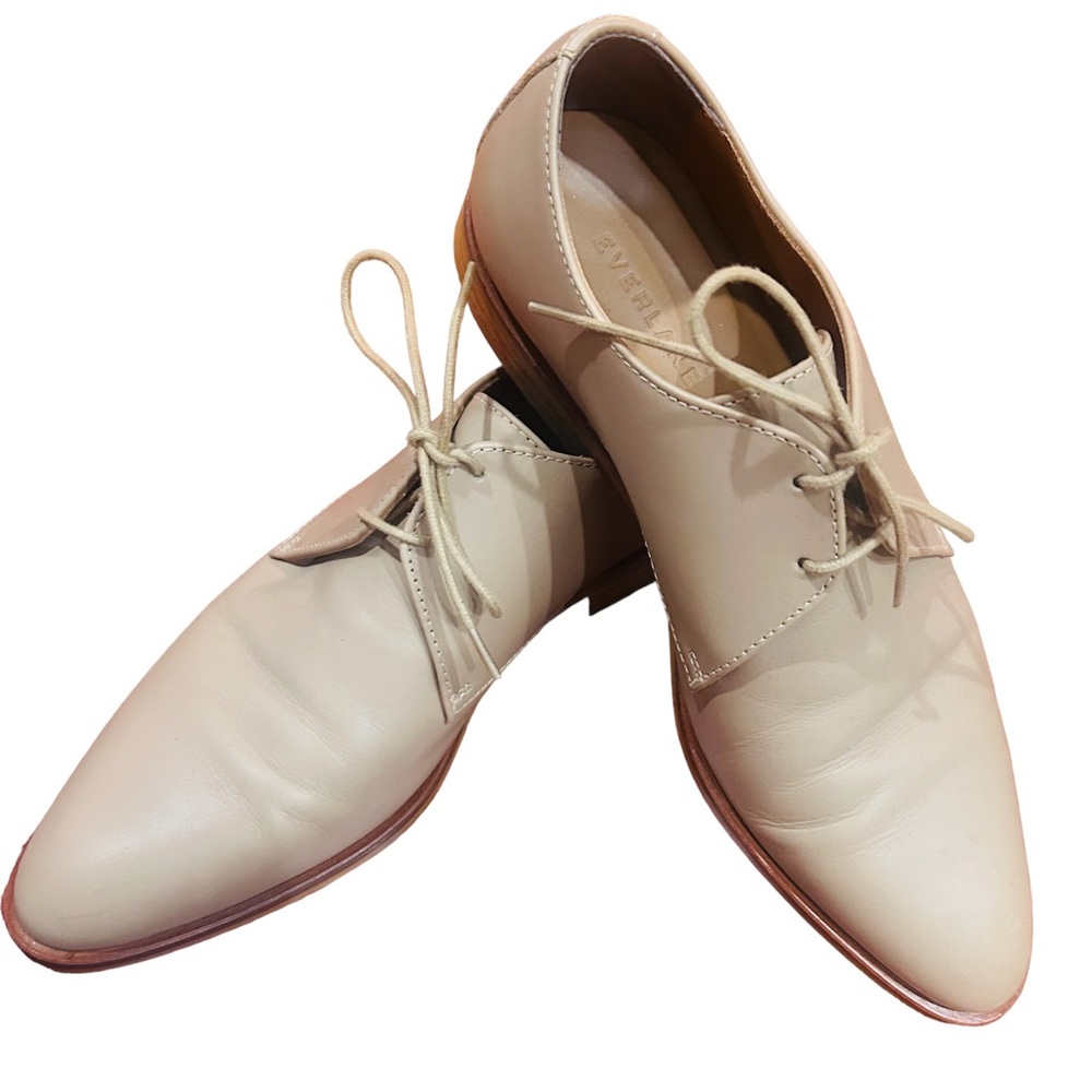 Everlane Classic Oxford leather lace up shoe with fashionable style.